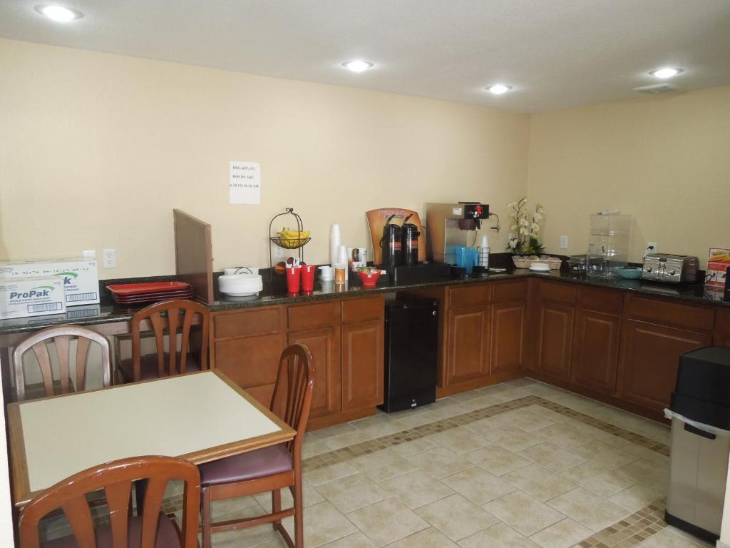 Budget Inn Watkins Glen Εξωτερικό φωτογραφία
